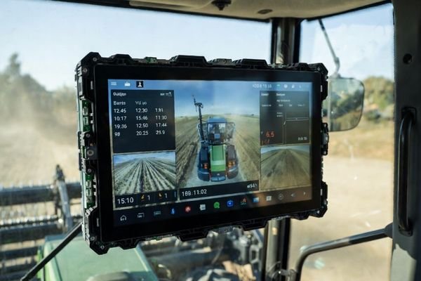 Industrial LCD display module installed in agricultural machinery cabin with sunlight-readable interface