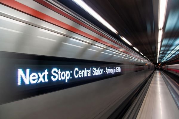 An infographic showing different types of transportation information: route status, platform or gate information, ticketing prompts, and short passenger instructions arranged in horizontal display zones.